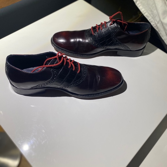 Cole Haan - size 8 lace-ups. - Picture 2 of 6